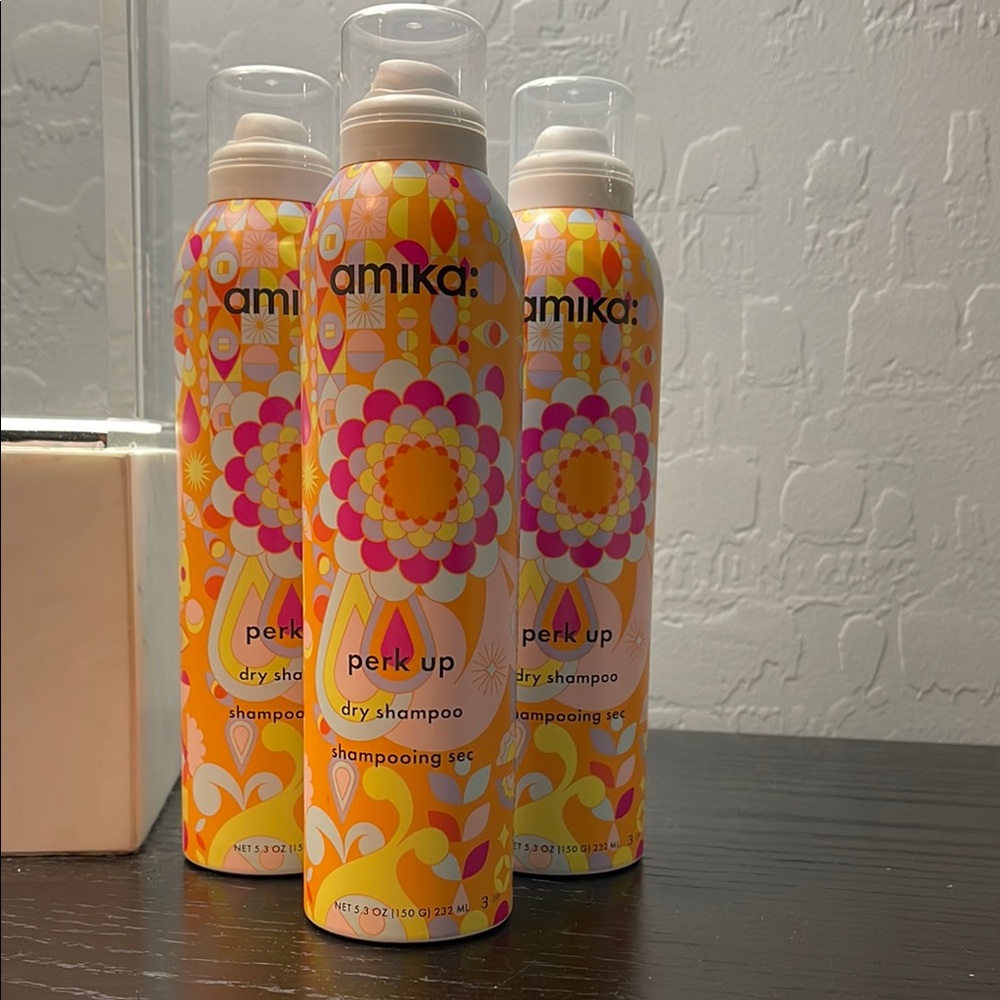 One Amika Perk Up Dry Shampoo